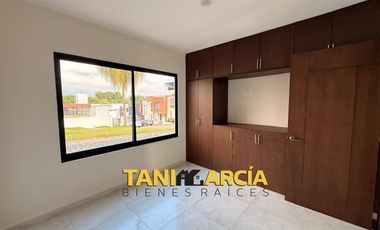 Vendo Preventa de Casa de 1 planta, lista en 1 semana, esquina, Fraccionamiento Privado, Córdoba.