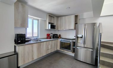 RENTA PENTHOUSE AMUEBLADO CON CUARTO DE SERVICIO EN NATUUR TOWERS, EL REFUGIO, QUERÉTARO