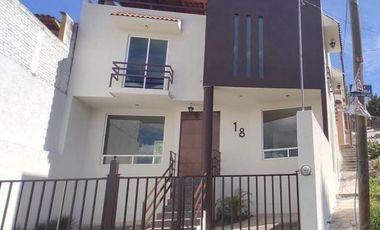 Casa en venta atras del fraccionamiento 𝐋𝐨𝐦𝐚𝐬 𝐝𝐞 𝐥𝐚𝐬 𝐀𝐦𝐞𝐫𝐢𝐜𝐚𝐬, 𝐌𝐨𝐫𝐞𝐥𝐢𝐚.