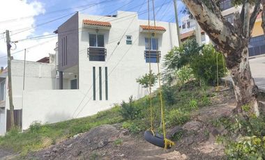 Casa en venta atras del fraccionamiento 𝐋𝐨𝐦𝐚𝐬 𝐝𝐞 𝐥𝐚𝐬 𝐀𝐦𝐞𝐫𝐢𝐜𝐚𝐬, 𝐌𝐨𝐫𝐞𝐥𝐢𝐚.