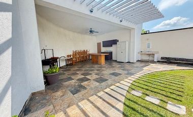 RENTA DEPTO CON ALBERCA LOMAS DE JUTEPEC