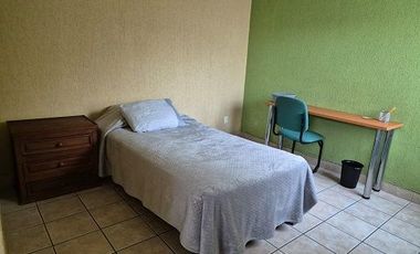 C228 RENTA CASA AMUEBLADA SAN PABLO FRENTE AL TEC