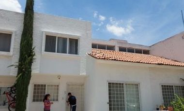 C228 RENTA CASA AMUEBLADA SAN PABLO FRENTE AL TEC