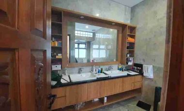 dijual Rumah Mewah 3 Lt cantik Asri, kolam renang private, Bebas Banjir di Komplek Exclusive Jl. Kemang Selatan, Kemang, Jakarta Selatan