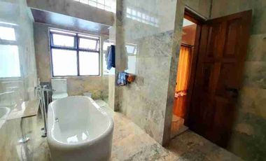 dijual Rumah Mewah 3 Lt cantik Asri, kolam renang private, Bebas Banjir di Komplek Exclusive Jl. Kemang Selatan, Kemang, Jakarta Selatan