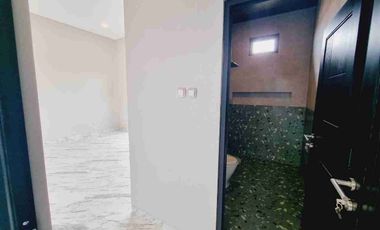 rumah mewah kolam renang di solo kota