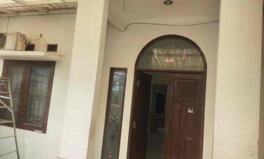 RUMAH DI SEWAKAN DUA LANTAI BISA BUAT KANTOR