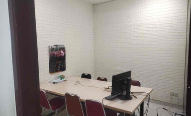 RUMAH DI SEWAKAN DUA LANTAI BISA BUAT KANTOR