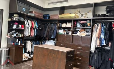 Residencia en Venta en Lagos del Vergel 3 Niveles Alberca Paneles Monterrey, N. L.