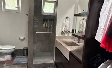 Residencia en Venta en Lagos del Vergel 3 Niveles Alberca Paneles Monterrey, N. L.