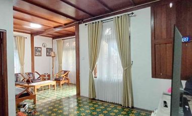 Dijual Rumah Cantik Etnik  2 Lt Halaman Luas Dekat Jogja Bay