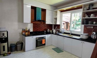 Dijual Rumah Cantik Etnik  2 Lt Halaman Luas Dekat Jogja Bay