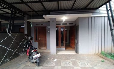 RUMAH DISEWAKAN TAHUNAN DALAM CLUSTER DI TANAH BARU DEPOK, DEKAT TOL KUKUSAN & STASIUN DEPOK BARU