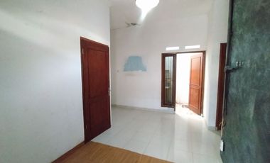 RUMAH DISEWAKAN TAHUNAN DALAM CLUSTER DI TANAH BARU DEPOK, DEKAT TOL KUKUSAN & STASIUN DEPOK BARU