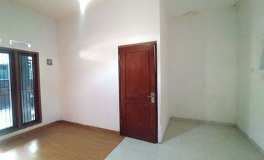 RUMAH DISEWAKAN TAHUNAN DALAM CLUSTER DI TANAH BARU DEPOK, DEKAT TOL KUKUSAN & STASIUN DEPOK BARU