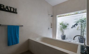 Freehold - Exquisite Tropical Retreat 2-Bedroom Villa in Prime Canggu Location