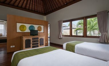 Freehold - Exquisite Tropical Retreat 2-Bedroom Villa in Prime Canggu Location