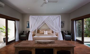 Freehold - Exquisite Tropical Retreat 2-Bedroom Villa in Prime Canggu Location