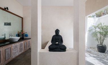 Freehold - Exquisite Tropical Retreat 2-Bedroom Villa in Prime Canggu Location