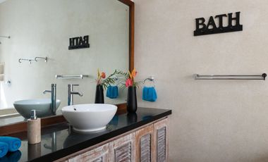 Freehold - Exquisite Tropical Retreat 2-Bedroom Villa in Prime Canggu Location