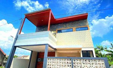 rumah mewah di perumahan cluster Solo baru area