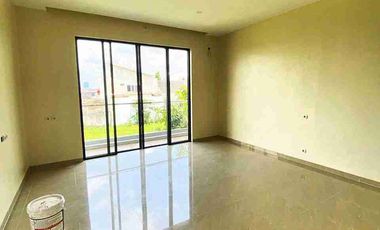 rumah mewah di perumahan cluster Solo baru area