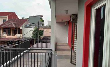 Disewa rumah carport 3 mobil Duren sawit Jakarta timur