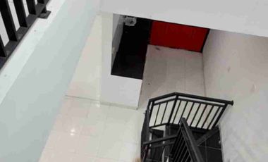 Disewa rumah carport 3 mobil Duren sawit Jakarta timur