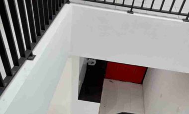 Disewa rumah carport 3 mobil Duren sawit Jakarta timur