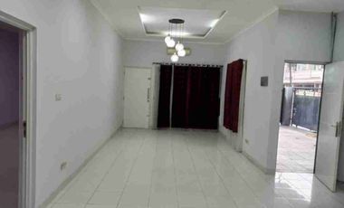 Disewa rumah carport 3 mobil Duren sawit Jakarta timur