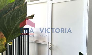 DIJUAL Rumah Bagus Siap Huni 3 Lantai Lokasi Strategi Semampir Kota Kediri Dekat Pusat Kota Kediri, Staisiun