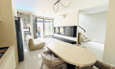 Rumah baru siap huni fully furnished di Bintaro Discovery Aluvia sektor 9 Bintaro