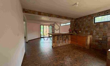 en venta casa amplia con recámara en planta baja