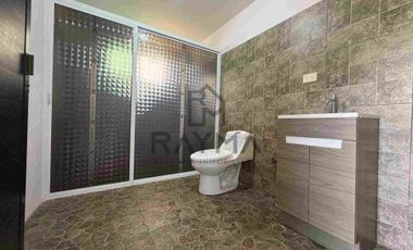 en venta casa amplia con recámara en planta baja