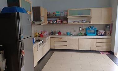 Rumah 2,5 lantai 6+2 kamar full furnish di Taman Telaga Golf