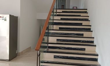 Rumah 2,5 lantai 6+2 kamar full furnish di Taman Telaga Golf