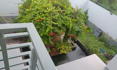 Rumah 2,5 lantai 6+2 kamar full furnish di Taman Telaga Golf