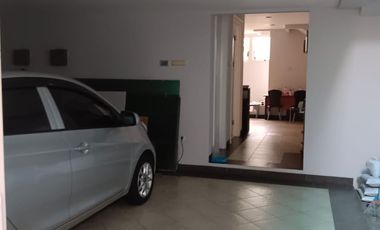 Rumah 2,5 lantai 6+2 kamar full furnish di Taman Telaga Golf