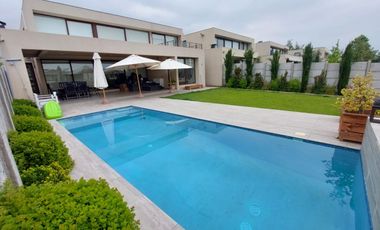 Gran Y Moderna Casa En Exclusivo Condominio Piedra Roja