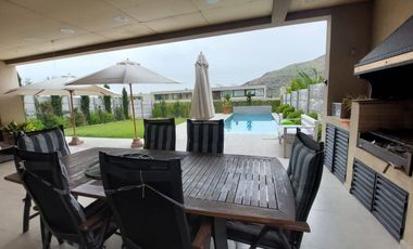 Gran Y Moderna Casa En Exclusivo Condominio Piedra Roja