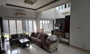 Rumah 2 lantai 4+1 kamar full furnish di Taman Telaga Golf