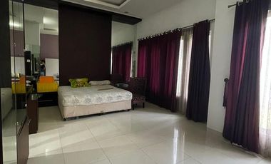 Rumah 2 lantai 4+1 kamar full furnish di Taman Telaga Golf