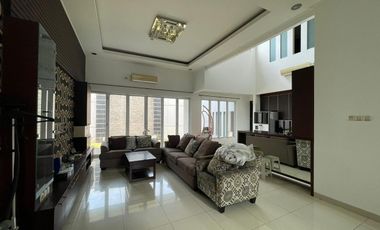 Rumah 2 lantai 4+1 kamar full furnish di Taman Telaga Golf