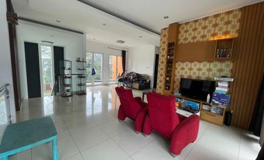 Rumah 2 lantai 4+1 kamar full furnish di Taman Telaga Golf
