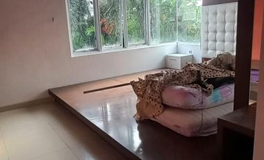 Rumah 2 lantai 4+1 kamar full furnish di Taman Telaga Golf