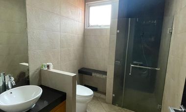 Rumah 2 lantai 4+1 kamar full furnish di Taman Telaga Golf