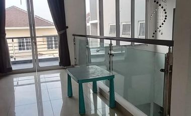 Rumah 2 lantai 4+1 kamar full furnish di Taman Telaga Golf