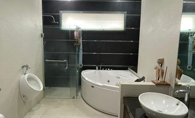 Rumah 2 lantai 4+1 kamar full furnish di Taman Telaga Golf