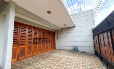 Rumah Mewah 2 lf Lux di Pinggir Jalan Raya di Baturan Colomadu dekat Pintu Tol Solo