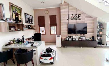 Rumah Mewah 2 lf Lux di Pinggir Jalan Raya di Baturan Colomadu dekat Pintu Tol Solo